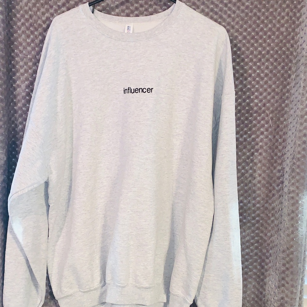 Influencer sweatshirt